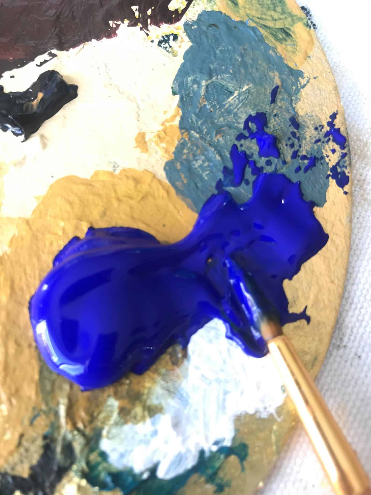 Palette peinture acrylique bleu outremer
