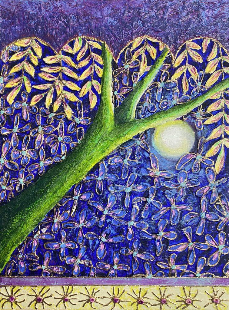 tableau bas-relief art contemporain de l'artiste peintre basque Tiphanie Canada arbre vert fond bleu et violet motifs fleuris